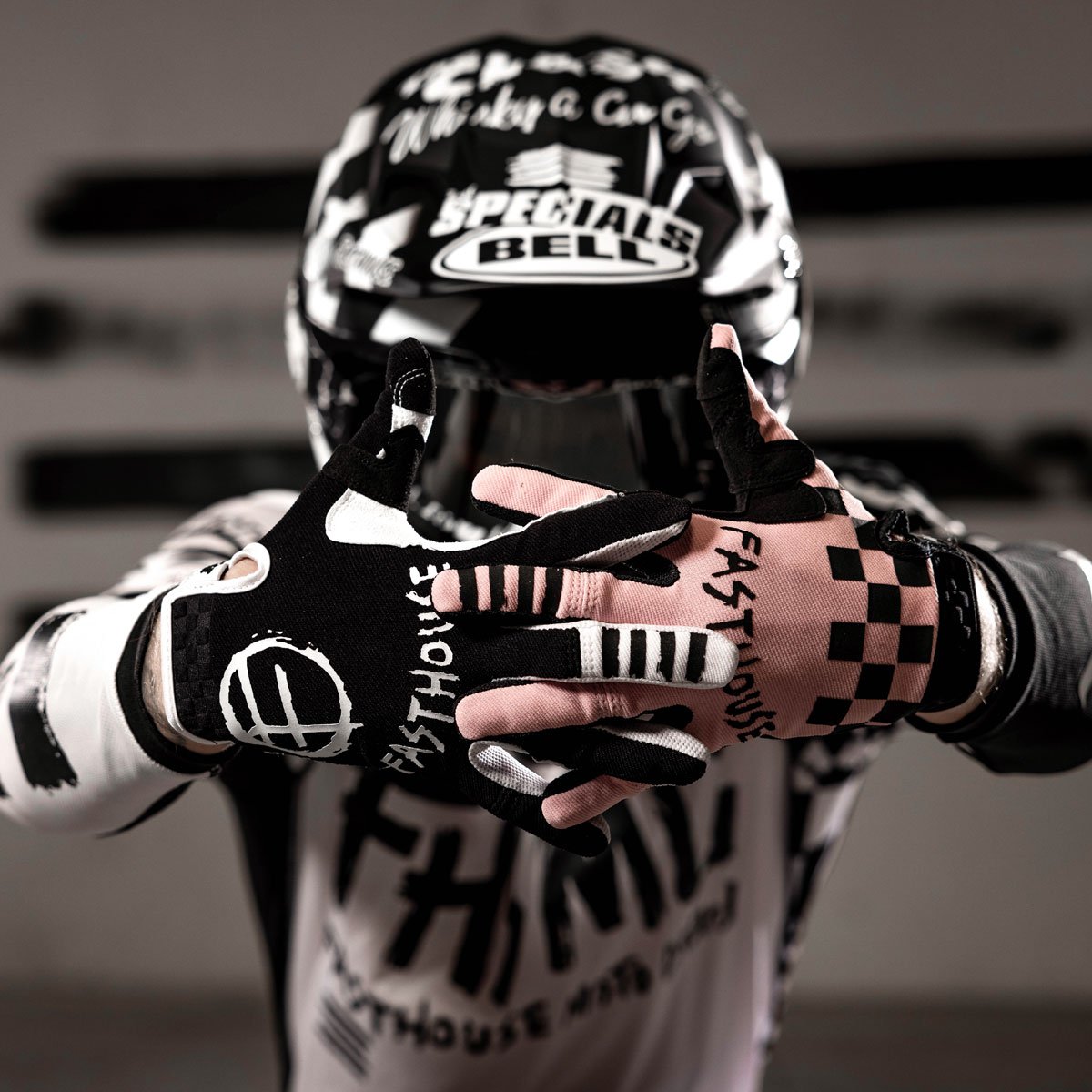 Speed Style Punk Glove - Black/White/Pink